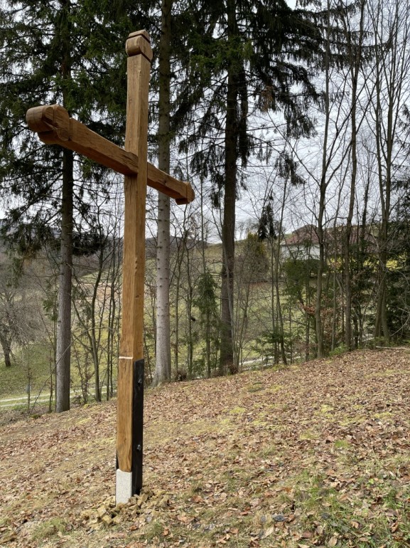 Pohled na kříž od západu